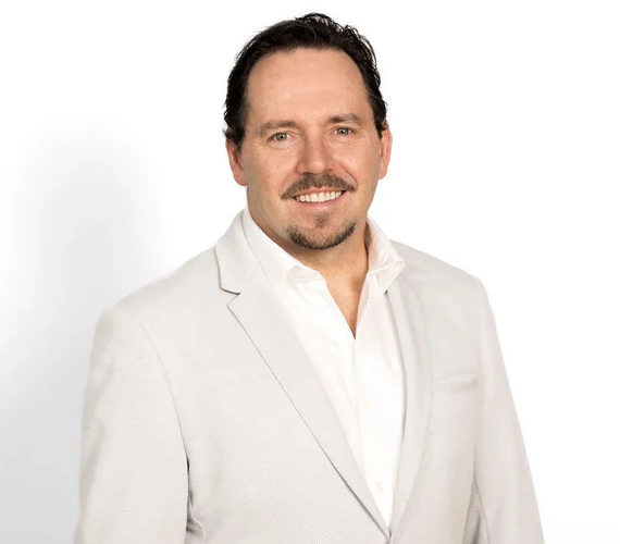 CEO_Warwick_Kirby_206px-1